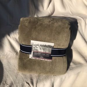 Serasoft for Two oversized 60” X 70” Throw Blanket